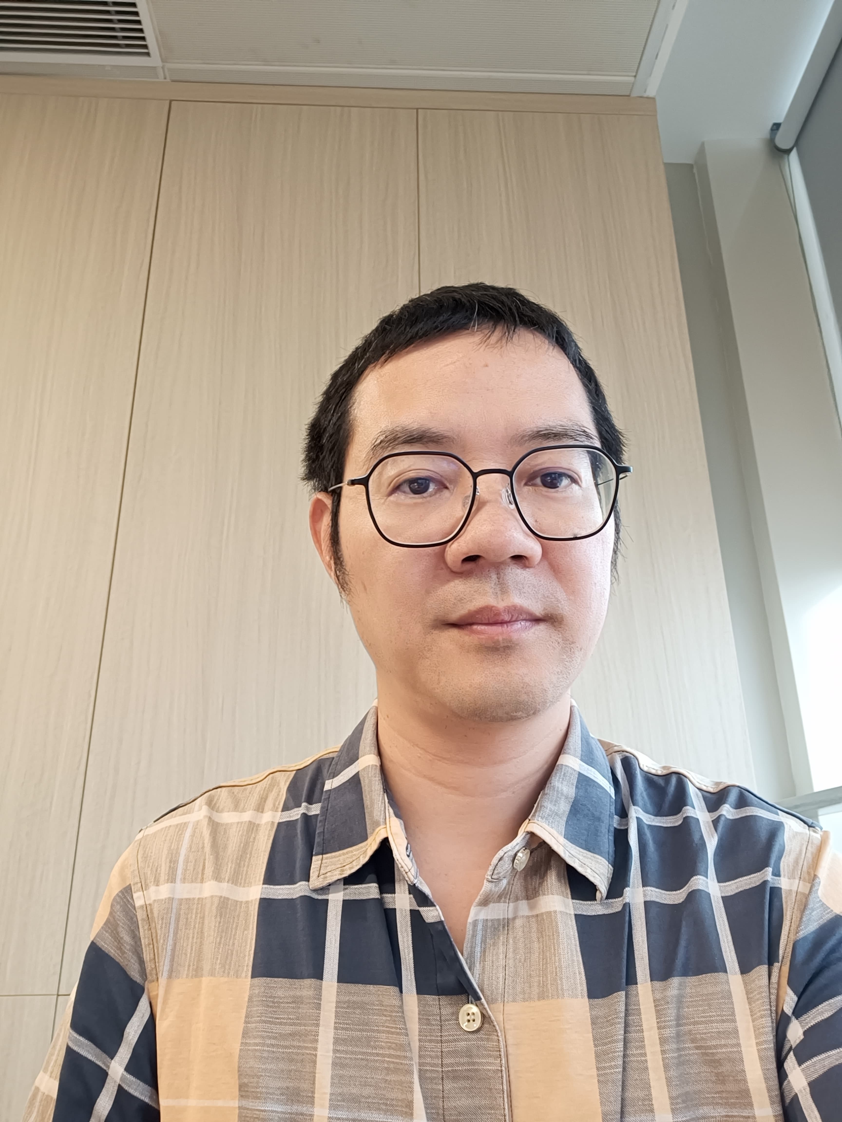 陈文鉴真实生活照